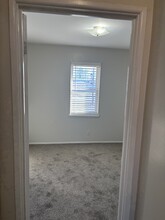 9327 La Grange Rd, Unit 3 in Louisville, KY - Foto de edificio - Building Photo