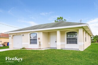 425 Vanetta Dr in Lehigh Acres, FL - Building Photo - Building Photo