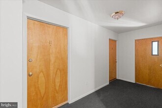 202 Salem Ct in Princeton, NJ - Building Photo - Building Photo