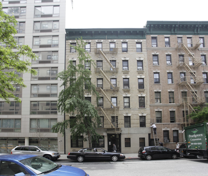 238-240 E 25th St in New York, NY - Building Photo