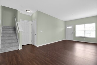 1212 Green Dr, Unit 701 in Gahanna, OH - Foto de edificio - Building Photo