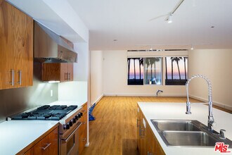 11 Brooks Ave in Los Angeles, CA - Building Photo - Building Photo