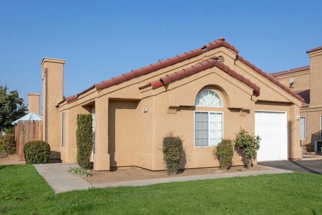 397-16 Santa Ana Ave in Clovis, CA - Foto de edificio - Building Photo