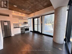 224 King St W in Toronto, ON - Building Photo - Building Photo