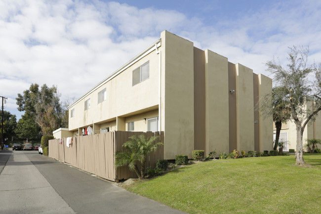 744 Fondren St in Orange, CA - Building Photo - Building Photo