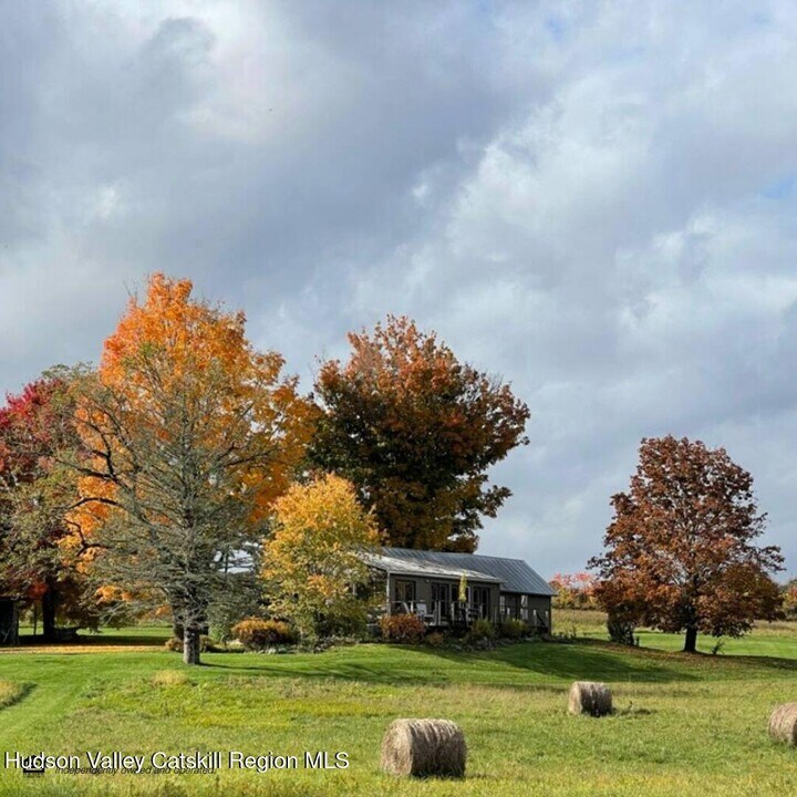 312 River Rd in Ulster Park, NY - Building Photo
