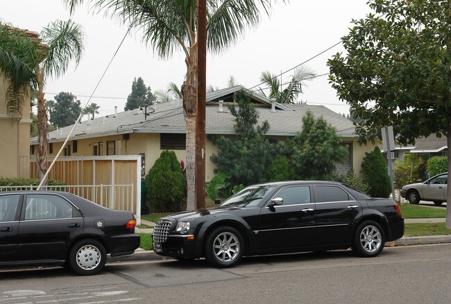 482-490 S Olive St in Orange, CA - Building Photo - Building Photo