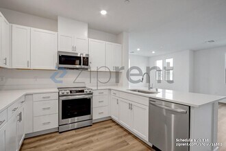 5301 E Commerce Way in Sacramento, CA - Building Photo - Building Photo