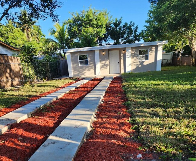 property at 5618 SW 38th St