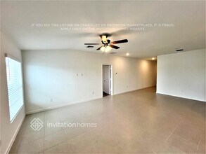 716 Carlyle Wy in Fort Pierce, FL - Foto de edificio - Building Photo