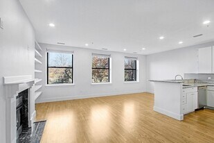136 Boylston St, Unit 3 in Boston, MA - Building Photo