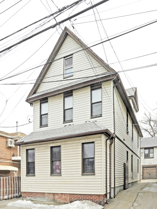 35-11 214th Pl in Bayside, NY - Building Photo