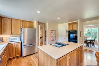 7441 85th Pl SE in Mercer Island, WA - Building Photo - Building Photo