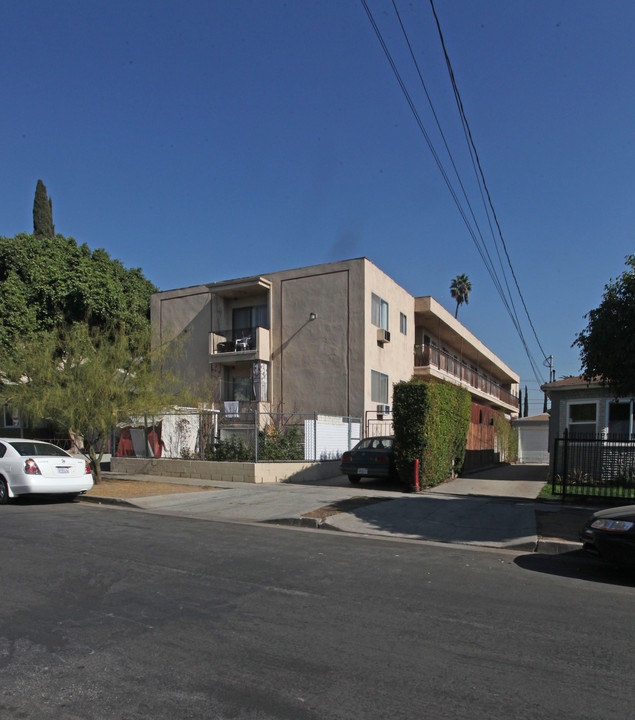 The Oasis in Los Angeles, CA - Building Photo