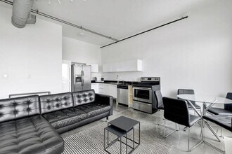 10 SW South River Dr in Miami, FL - Building Photo - Building Photo