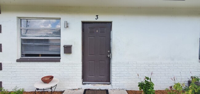 921 SW 10th Dr