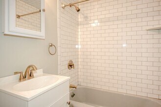 80 Beach St, Unit 2 in Woburn, MA - Building Photo - Building Photo