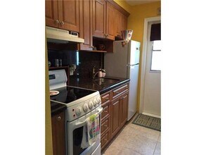 315 Van Buren St, Unit 203B in Hollywood, FL - Foto de edificio - Building Photo