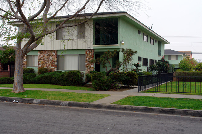 533 S Osage Ave in Inglewood, CA - Foto de edificio - Building Photo