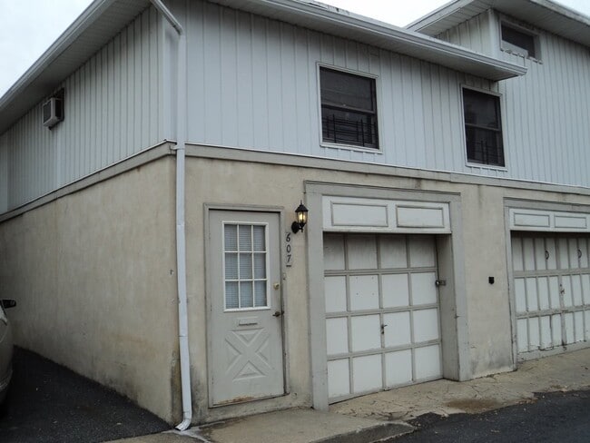 607-609 School St in Bethlehem, PA - Building Photo - Building Photo