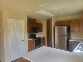 4202 Santa Inez in Mission, TX - Foto de edificio - Building Photo