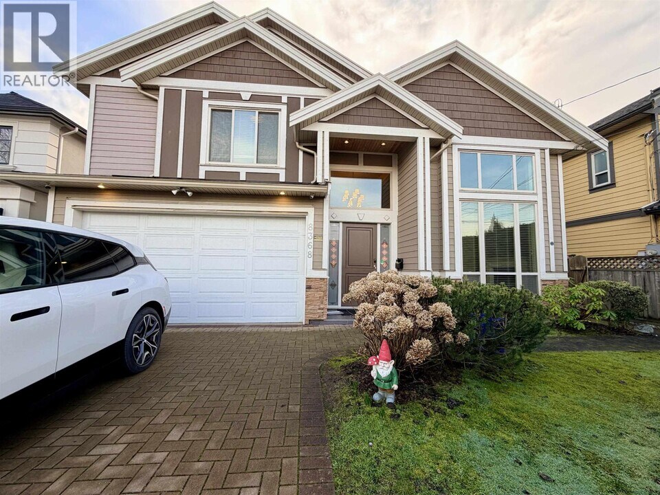 8368 Ruskin Rd in Richmond, BC - Building Photo