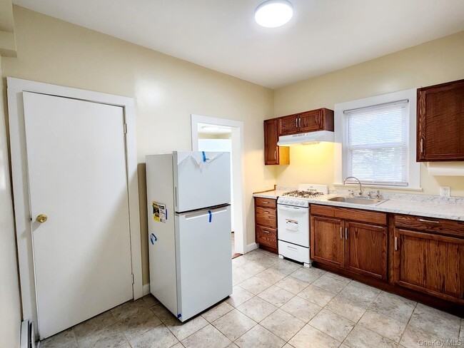 148 N Pascack Rd in Spring Valley, NY - Building Photo - Building Photo