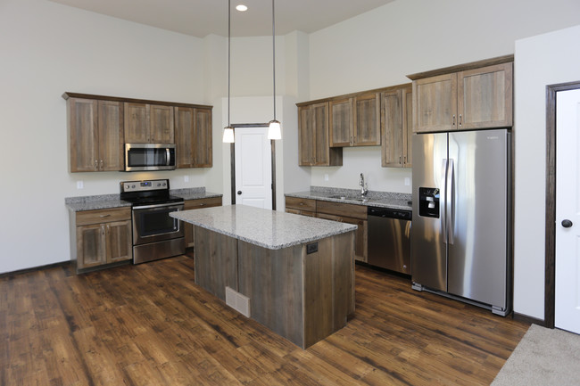 Shadow Creek Townhomes in West Fargo, ND - Building Photo - Interior Photo