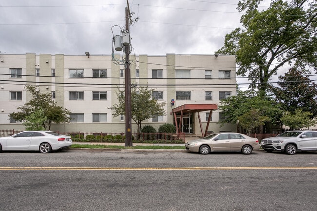 1501 27th St SE in Washington, DC - Foto de edificio - Building Photo