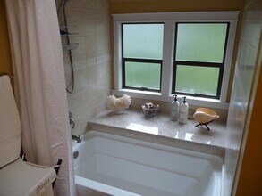 13509 SE 59th St in Bellevue, WA - Building Photo - Building Photo