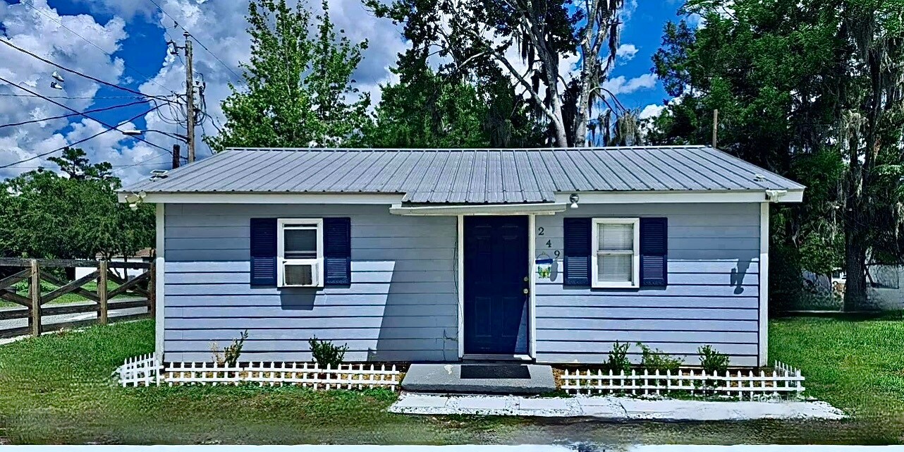 249 NE Ark Pl in Lake City, FL - Building Photo