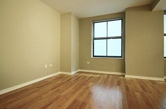 168 W Randolph St in Chicago, IL - Building Photo - Building Photo