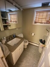 41 Wilkins St, Unit 1 in Hudson, MA - Foto de edificio - Building Photo