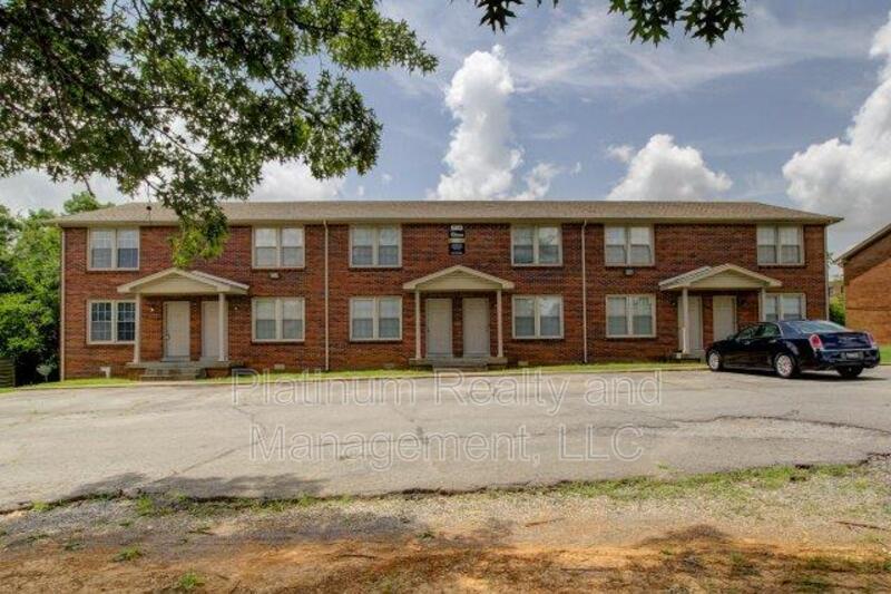 814 Golf View Pl-Unit -Unit D in Clarksville, TN - Foto de edificio