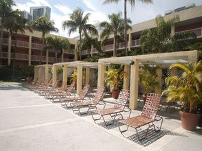 Park Place By The Bay in Miami, FL - Building Photo - Building Photo