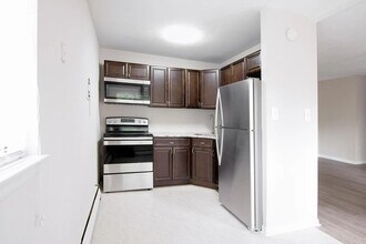 Cameo Court Apartments in Glenolden, PA - Foto de edificio - Building Photo