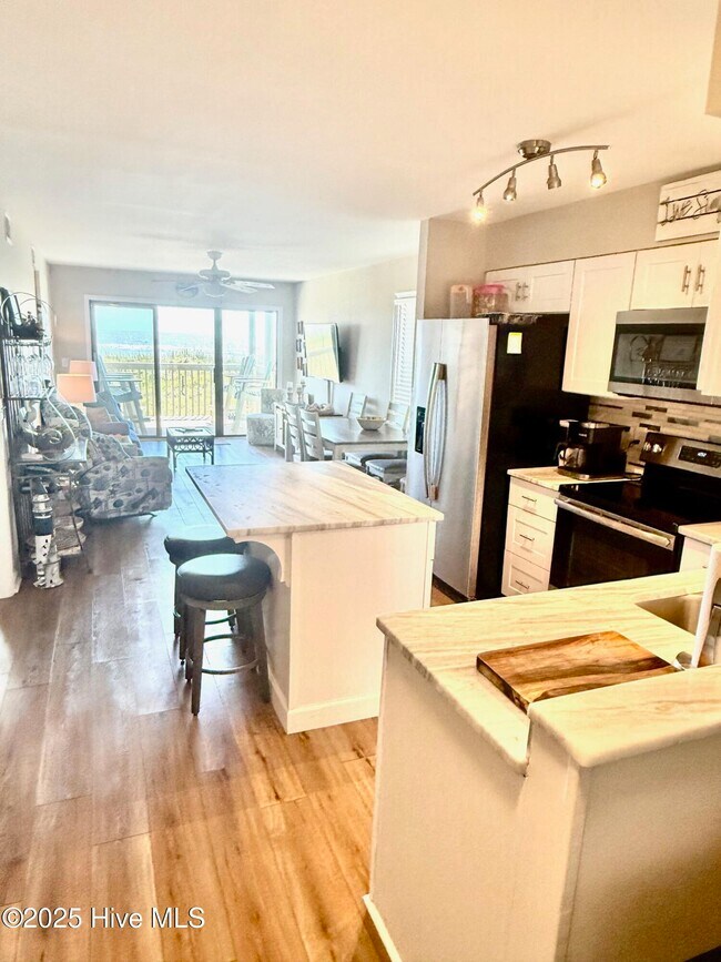 31 Ocean Isle W Blvd in Ocean Isle Beach, NC - Building Photo - Building Photo