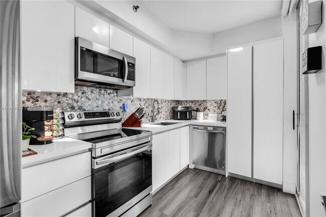 1834 Brickell Ave, Unit 33 in Miami, FL - Building Photo - Building Photo