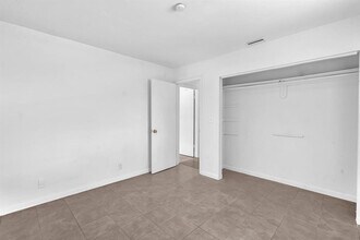 5748 NW 27th Ct in Lauderhill, FL - Building Photo - Building Photo