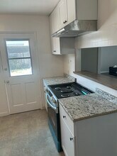 299 Robinhood Ln in Costa Mesa, CA - Building Photo - Building Photo