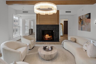 42 Forest St in New Canaan, CT - Building Photo - Building Photo