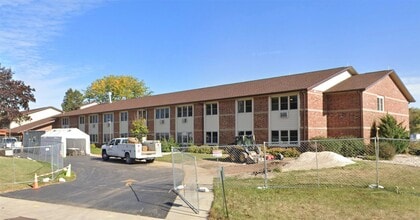 300 Bicentennial Ct in Kaukauna, WI - Building Photo - Building Photo
