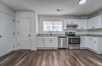 2551 Parkview Dr in Memphis, TN - Building Photo - Building Photo