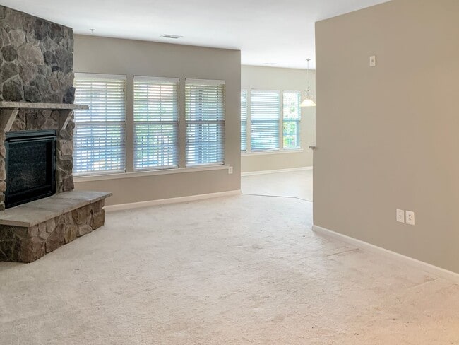 910 Westwood Village Way in Midlothian, VA - Building Photo - Building Photo