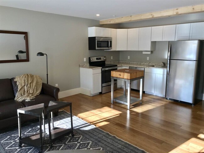 816 New Hampshire Rte 175-Unit -4 in Holderness, NH - Building Photo - Building Photo