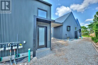 5361 Valley Wy in Niagara Falls, ON - Building Photo - Building Photo
