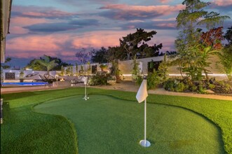 6099 Scripps St in San Diego, CA - Foto de edificio - Building Photo