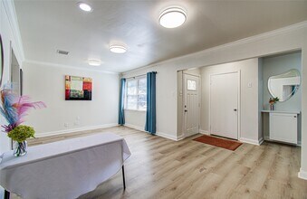 5926 Ettrick Dr in Houston, TX - Building Photo - Building Photo