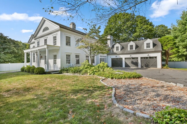 2493 Redding Rd in Fairfield, CT - Building Photo - Building Photo