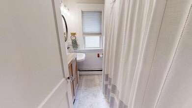 11 Walnut St, Unit 2 in Wakefield, MA - Building Photo - Building Photo